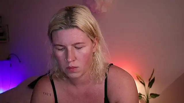 moonamii online show from 25, 1, 2025