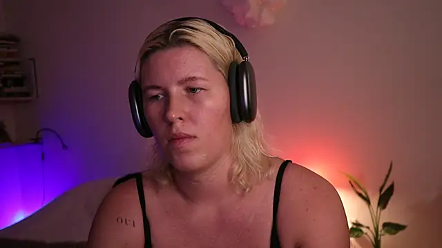 moonamii online show from 27, 1, 2025