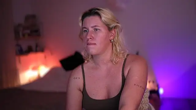 moonamii online show from 28, 2, 2025