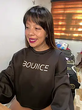 Snapshot of Bruja_lu chatting on 4, 2, 2025 Bruja lu online show from 4, 2, 2025