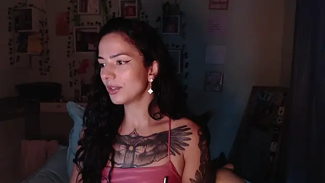 Snapshot of BeellyDance chatting on 15, 4, 2026 BeellyDance online show from 15, 4, 2026