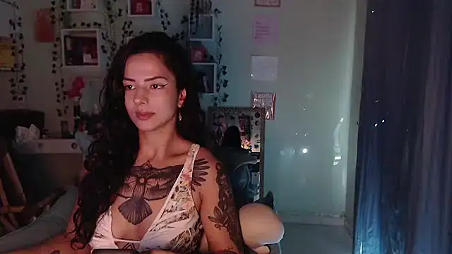 Snapshot of BeellyDance chatting on 23, 4, 2026 BeellyDance online show from 23, 4, 2026