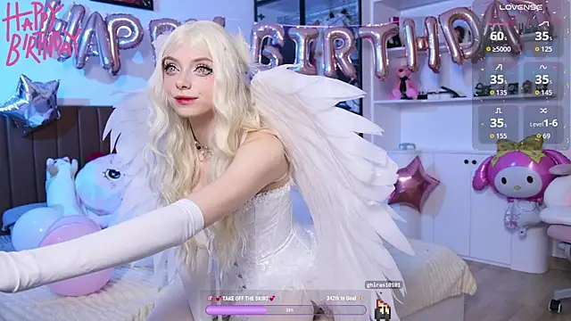 Snapshot of HolliWould_ chatting on 10, 4, 2026 HolliWould online show from 10, 4, 2026