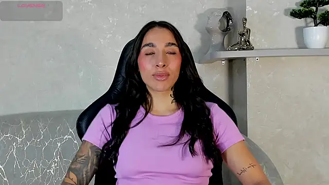 KAYLA BATISTA online show from 15, 7, 2026