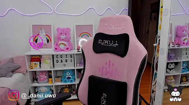 Snapshot of CuteDani_ chatting on 3, 3, 2025 CuteDani online show from 3, 3, 2025