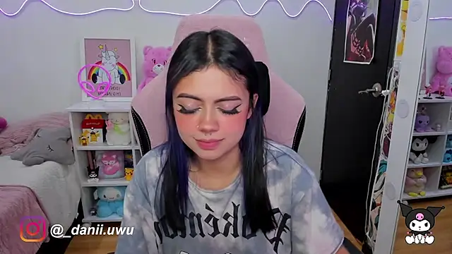 Snapshot of CuteDani_ chatting on 3, 3, 2025 CuteDani online show from 3, 3, 2025