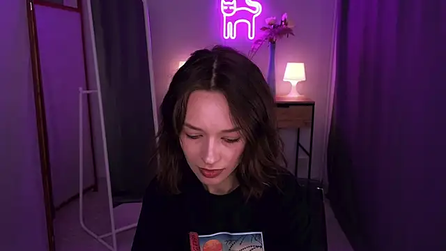 Snapshot of VivianLy_ chatting on 14, 2, 2025 VivianLy online show from 14, 2, 2025