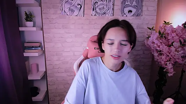 Snapshot of VivianLy_ chatting on 24, 9, 2025 VivianLy online show from 24, 9, 2025