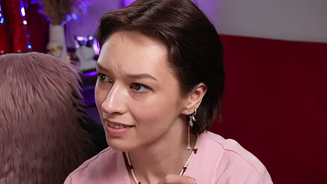 VivianLy  online show from 5, 4, 2026