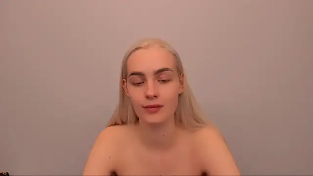 Snapshot of OliviaKisss chatting on 19, 12, 2025 OliviaKisss online show from 19, 12, 2025