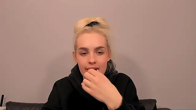 Snapshot of OliviaKisss chatting on 13, 2, 2026 OliviaKisss online show from 13, 2, 2026