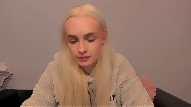 Snapshot of OliviaKisss chatting on 6, 3, 2026 OliviaKisss online show from 6, 3, 2026