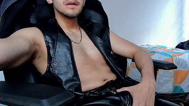 Snapshot of Tommy_Bred chatting on 10, 7, 2026 Tommy Bred online show from 10, 7, 2026