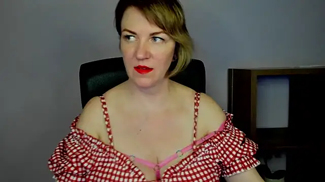 Snapshot of feliziaDesire chatting on 15, 4, 2026 feliziaDesire online show from 15, 4, 2026
