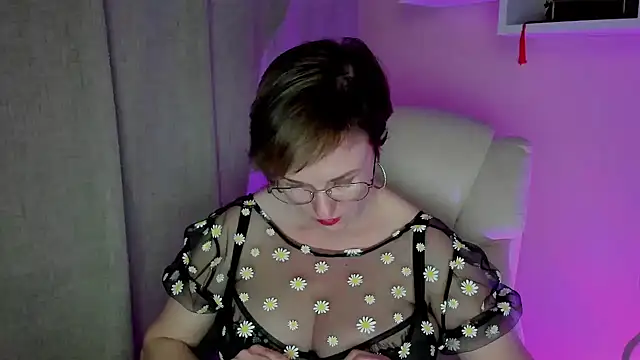 Snapshot of feliziaDesire chatting on 2, 6, 2026 feliziaDesire online show from 2, 6, 2026