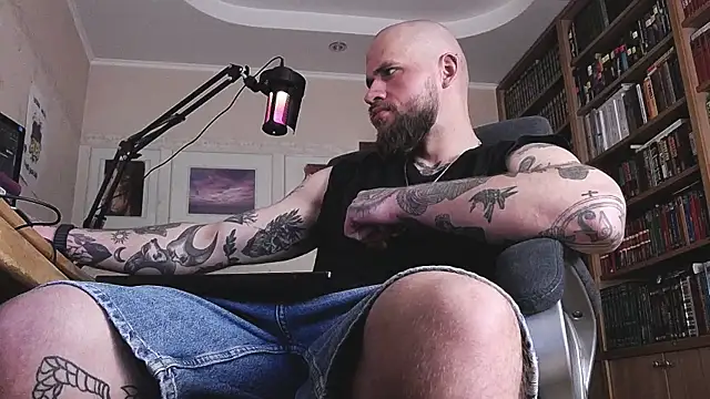 Snapshot of FindomJason chatting on 7, 5, 2026 FindomJason online show from 7, 5, 2026