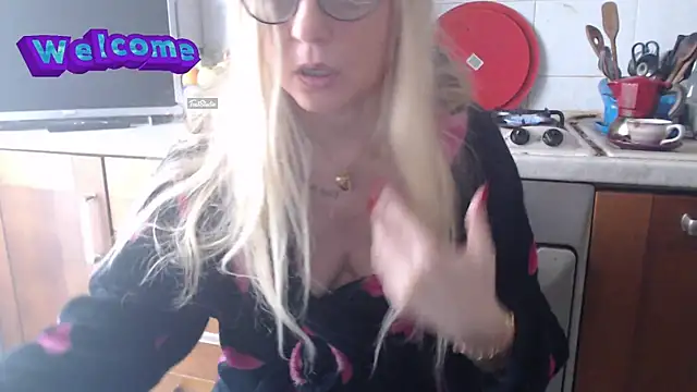 Snapshot of martachatte chatting on 27, 2, 2025 martachatte online show from 27, 2, 2025