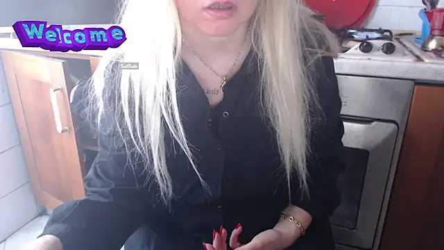 Snapshot of martachatte chatting on 28, 2, 2025 martachatte online show from 28, 2, 2025