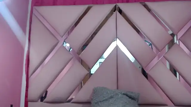 Snapshot of nathaly_low1 chatting on 5, 2, 2025 nathaly low1 online show from 5, 2, 2025