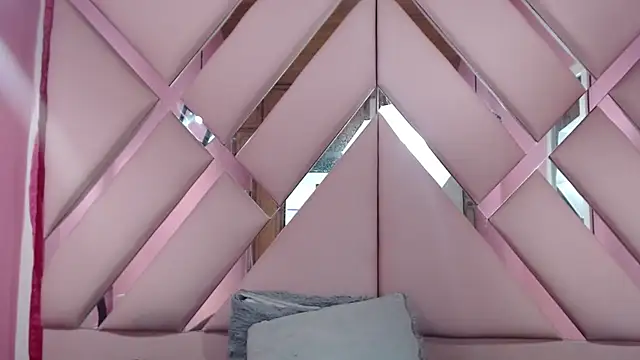 Snapshot of nathaly_low1 chatting on 6, 2, 2025 nathaly low1 online show from 6, 2, 2025