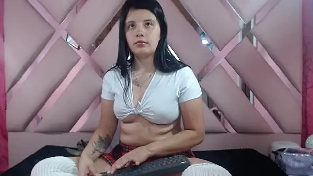 Snapshot of nathaly_low1 chatting on 19, 2, 2025 nathaly low1 online show from 19, 2, 2025