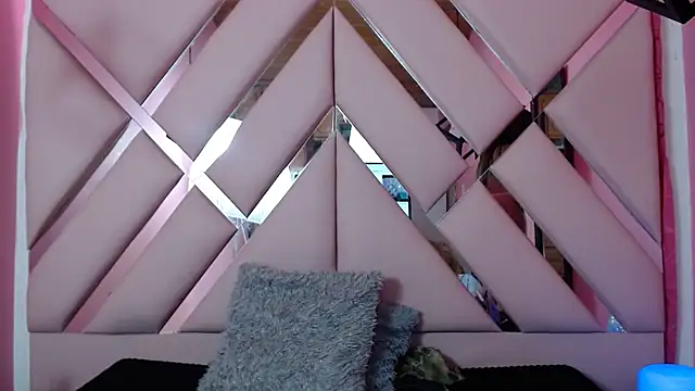 Snapshot of nathaly_low1 chatting on 19, 3, 2025 nathaly low1 online show from 19, 3, 2025