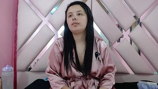 Snapshot of nathaly_low1 chatting on 25, 9, 2025 nathaly low1 online show from 25, 9, 2025