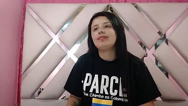 Snapshot of nathaly_low1 chatting on 30, 9, 2025 nathaly low1 online show from 30, 9, 2025