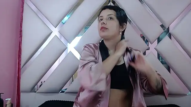 Snapshot of nathaly_low1 chatting on 1, 10, 2025 nathaly low1 online show from 1, 10, 2025