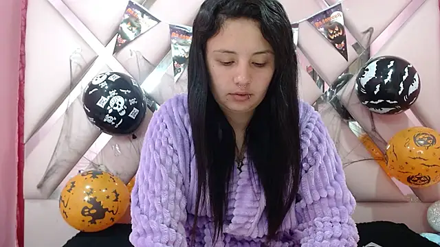 Snapshot of nathaly_low1 chatting on 16, 10, 2025 nathaly low1 online show from 16, 10, 2025