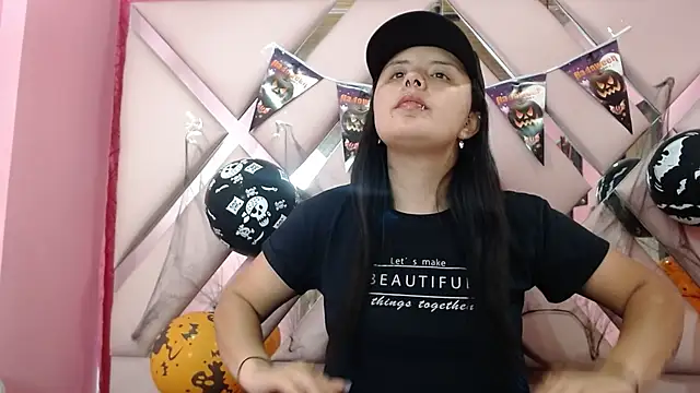 Snapshot of nathaly_low1 chatting on 21, 10, 2025 nathaly low1 online show from 21, 10, 2025