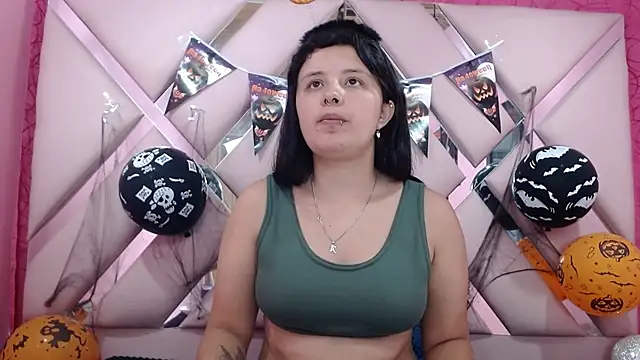 Snapshot of nathaly_low1 chatting on 1, 11, 2025 nathaly low1 online show from 1, 11, 2025