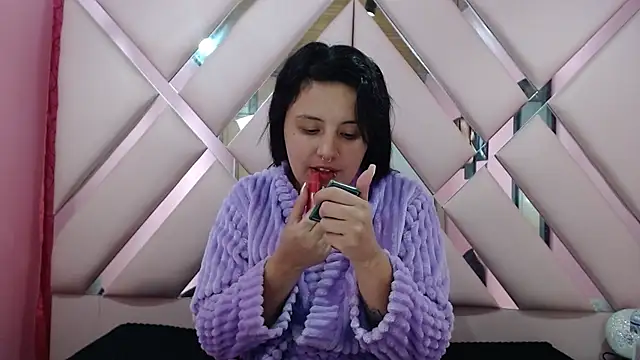 Snapshot of nathaly_low1 chatting on 21, 11, 2025 nathaly low1 online show from 21, 11, 2025