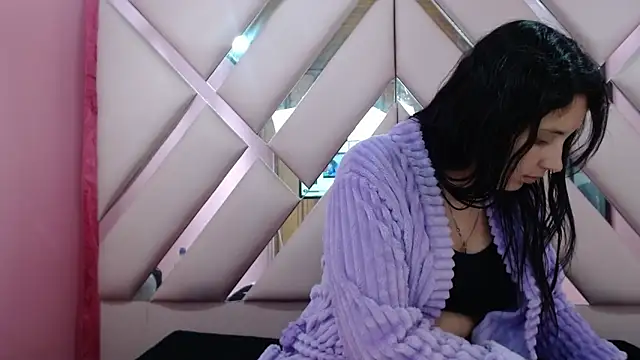 Snapshot of nathaly_low1 chatting on 29, 11, 2025 nathaly low1 online show from 29, 11, 2025