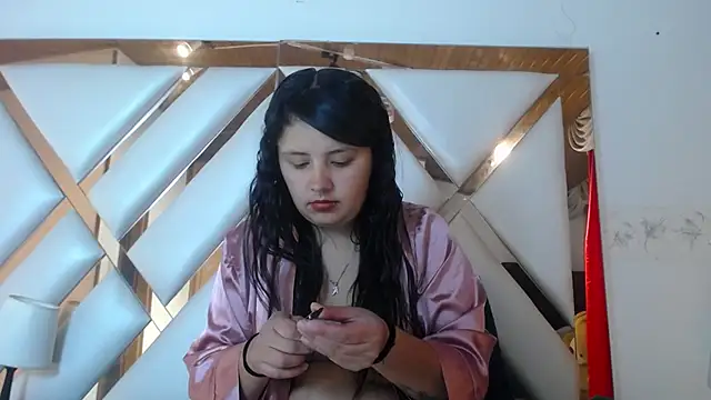 Snapshot of nathaly_low1 chatting on 12, 5, 2026 nathaly low1 online show from 12, 5, 2026