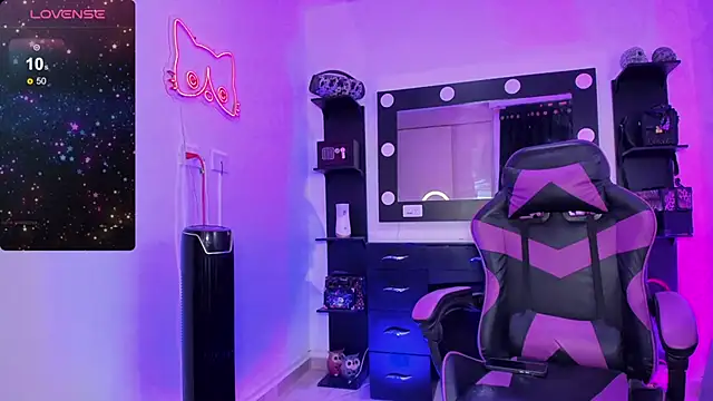 Snapshot of miss_kitty chatting on 23, 12, 2025 miss kitty online show from 23, 12, 2025