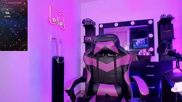 Snapshot of miss_kitty chatting on 6, 4, 2026 miss kitty online show from 6, 4, 2026