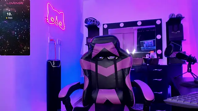 Snapshot of miss_kitty chatting on 9, 4, 2026 miss kitty online show from 9, 4, 2026