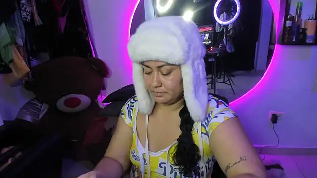 Snapshot of AliceFox_Milf chatting on 1, 4, 2026 AliceFox Milf online show from 1, 4, 2026