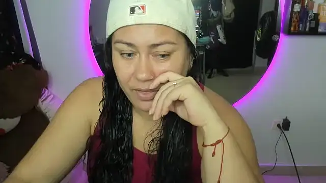 Snapshot of AliceFox_Milf chatting on 11, 4, 2026 AliceFox Milf online show from 11, 4, 2026