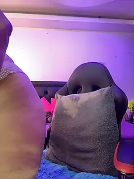 Snapshot of lonely_shewolf chatting on 7, 10, 2025 lonely shewolf online show from 7, 10, 2025