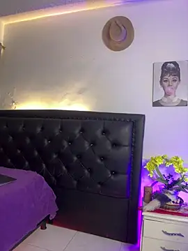 Snapshot of lonely_shewolf chatting on 17, 12, 2025 lonely shewolf online show from 17, 12, 2025