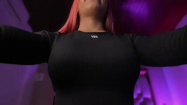 Snapshot of Emmily_Savage chatting on 10, 4, 2026 Emmily Savage online show from 10, 4, 2026