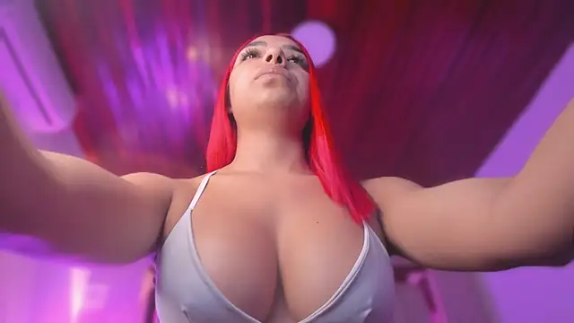 Snapshot of Emmily_Savage chatting on 13, 4, 2026 Emmily Savage online show from 13, 4, 2026