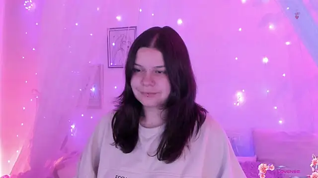 Snapshot of Mey_moon chatting on 12, 9, 2025 Mey moon online show from 12, 9, 2025