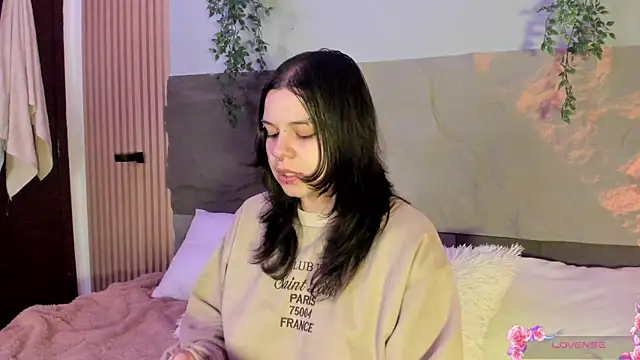 Snapshot of Mey_moon chatting on 28, 4, 2026 Mey moon online show from 28, 4, 2026