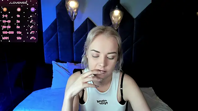 Snapshot of StephanieSweety chatting on 18, 2, 2025 StephanieSweety online show from 18, 2, 2025