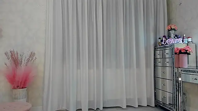Snapshot of SeductiveButterfly chatting on 29, 4, 2026 SeductiveButterfly online show from 29, 4, 2026