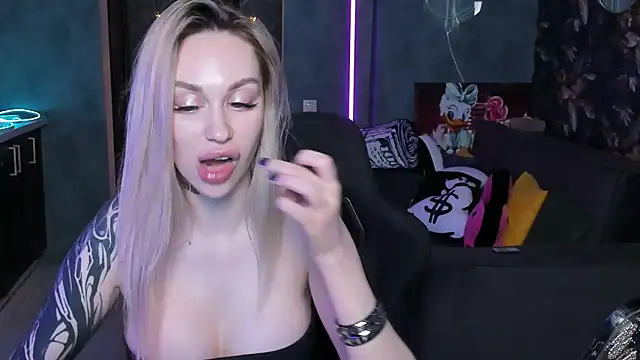 Snapshot of Blckmirrorr chatting on 21, 3, 2026 Blckmirrorr online show from 21, 3, 2026