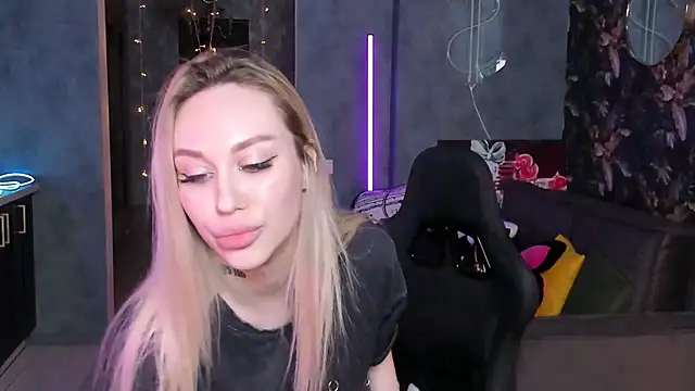 Snapshot of Blckmirrorr chatting on 22, 3, 2026 Blckmirrorr online show from 22, 3, 2026